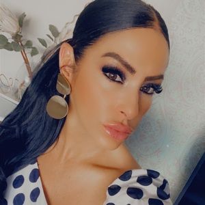 Meet your Posher, Joséphine